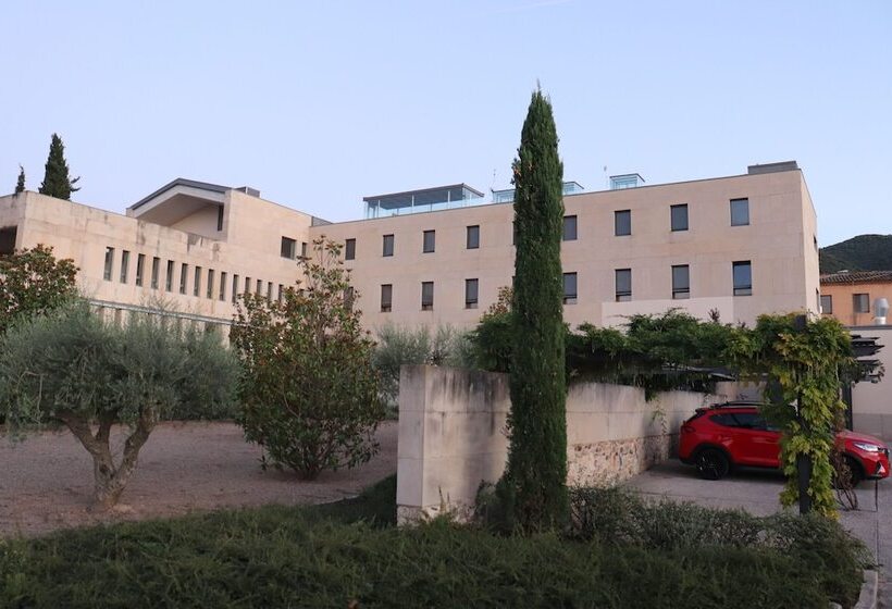 هتل Hostatgeria De Poblet