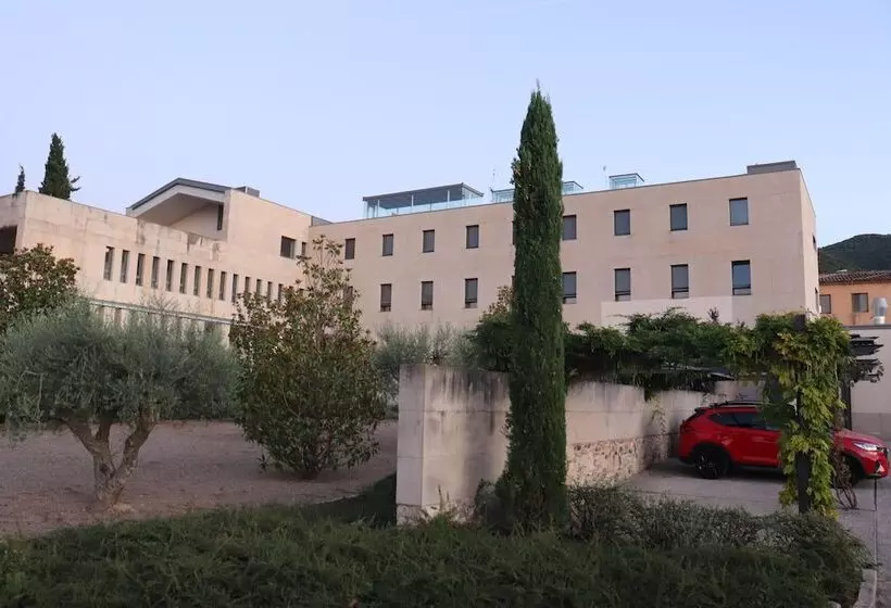 فندق Hostatgeria De Poblet