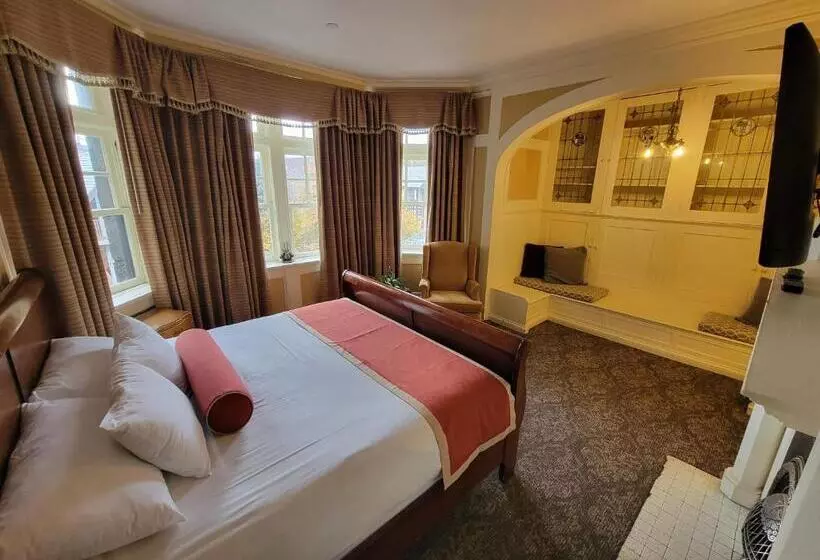 Отель Mansions On Fifth