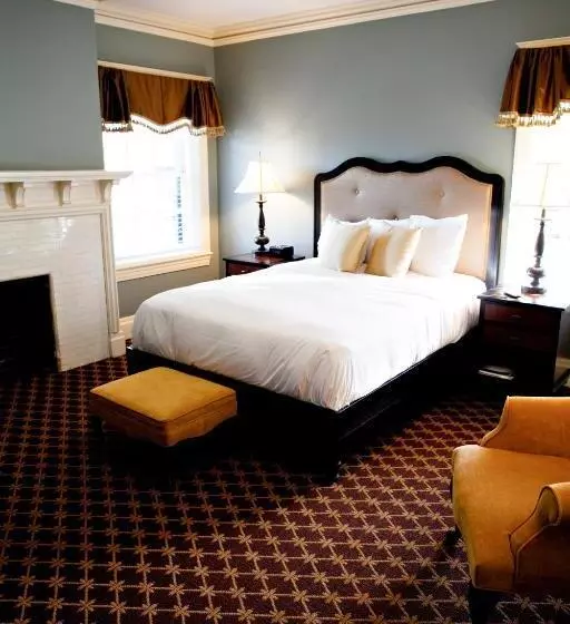 Отель Mansions On Fifth