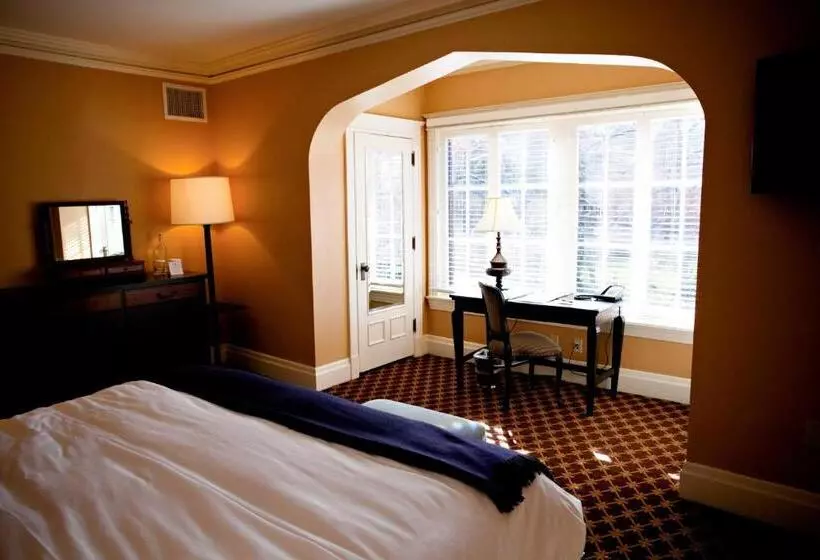 Отель Mansions On Fifth