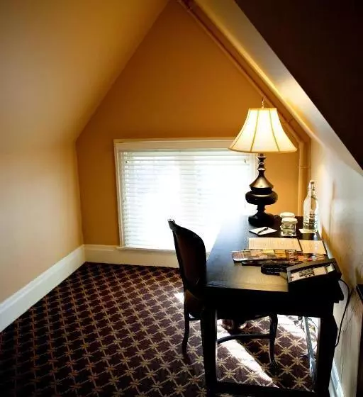 Отель Mansions On Fifth