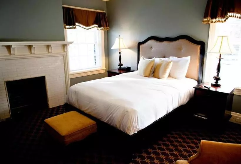 Отель Mansions On Fifth