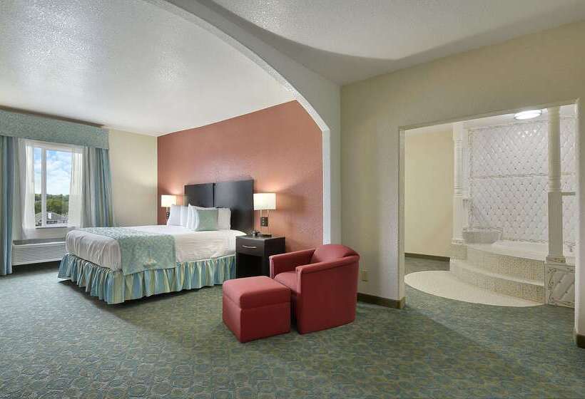 Hotel Ramada By Wyndham South Waco