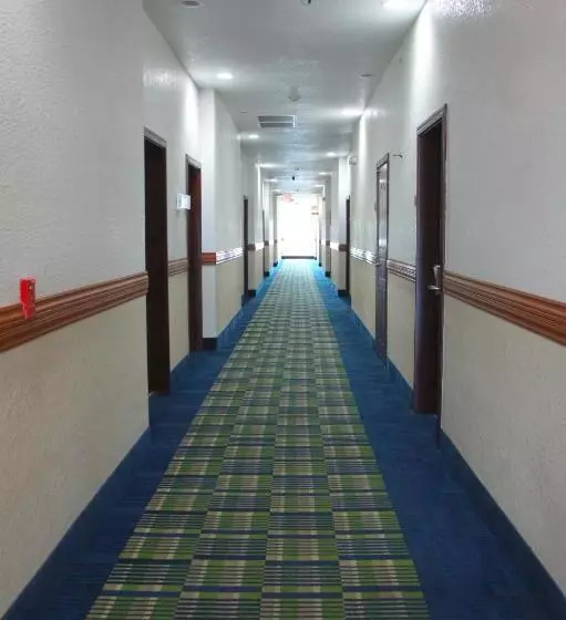 فندق Ramada By Wyndham South Waco