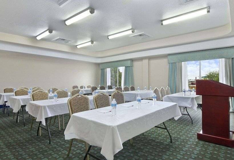 Hotel Ramada By Wyndham South Waco