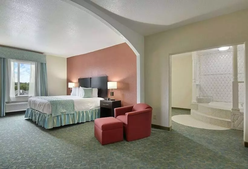 فندق Ramada By Wyndham South Waco