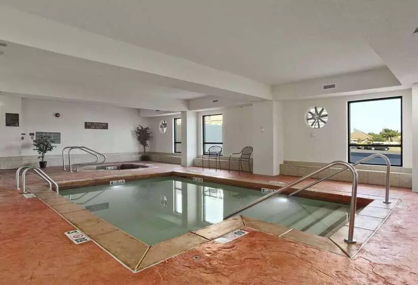 호텔 Ramada By Wyndham Tulsa