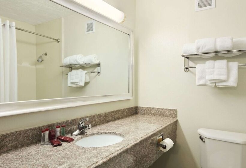 בית מלון כפרי Ramada By Wyndham Tulsa