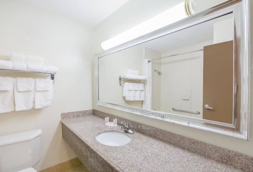 בית מלון כפרי Ramada By Wyndham Tulsa