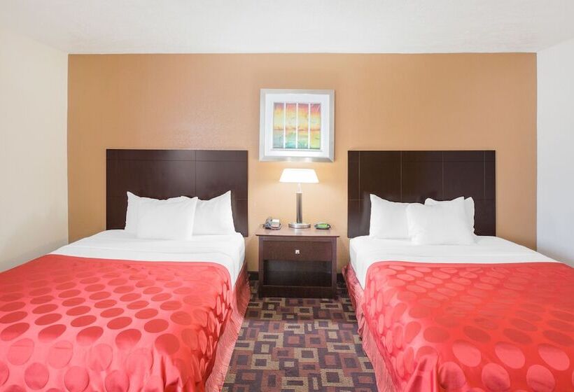 בית מלון כפרי Ramada By Wyndham Tulsa