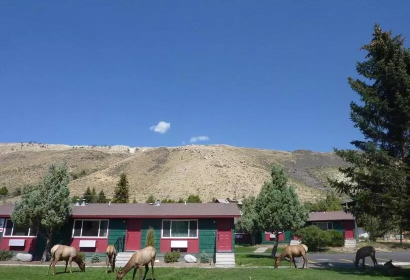 בית מלון כפרי Yellowstone Gateway Inn