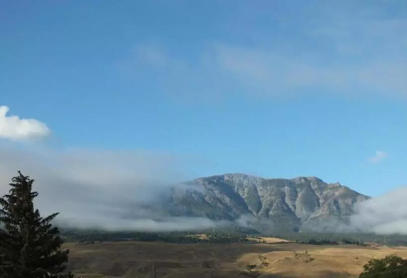 בית מלון כפרי Yellowstone Gateway Inn