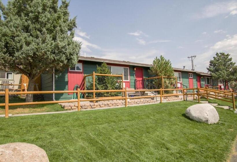 בית מלון כפרי Yellowstone Gateway Inn
