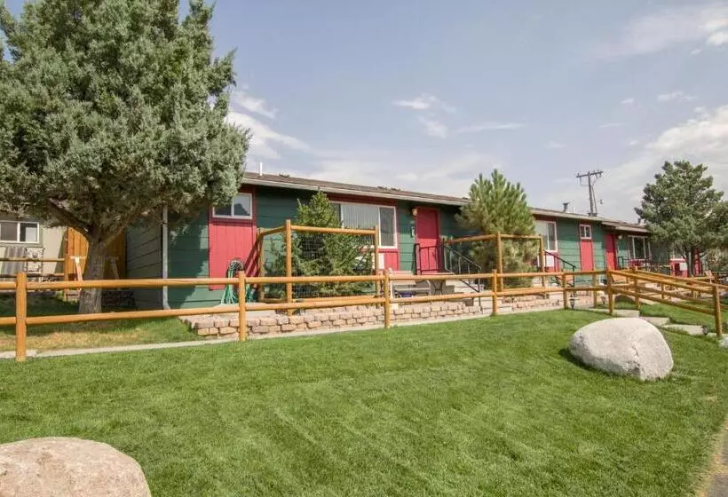 בית מלון כפרי Yellowstone Gateway Inn