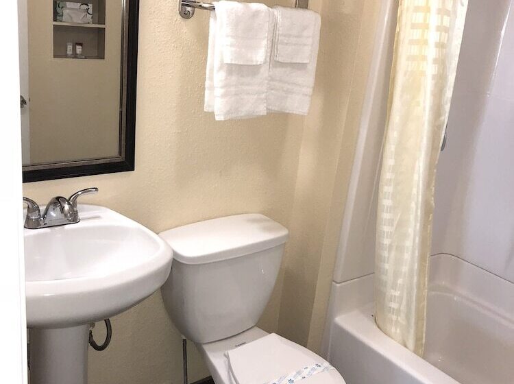 Lamplighter Motel Clearlake