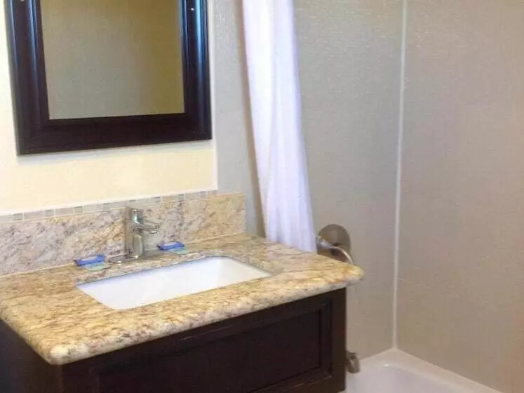 مُتل Bayshore Inn Ventura