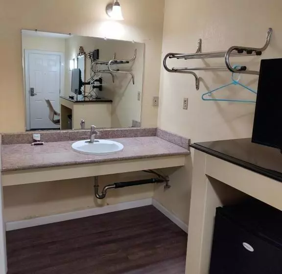 מוטל Economy Inn Richmond