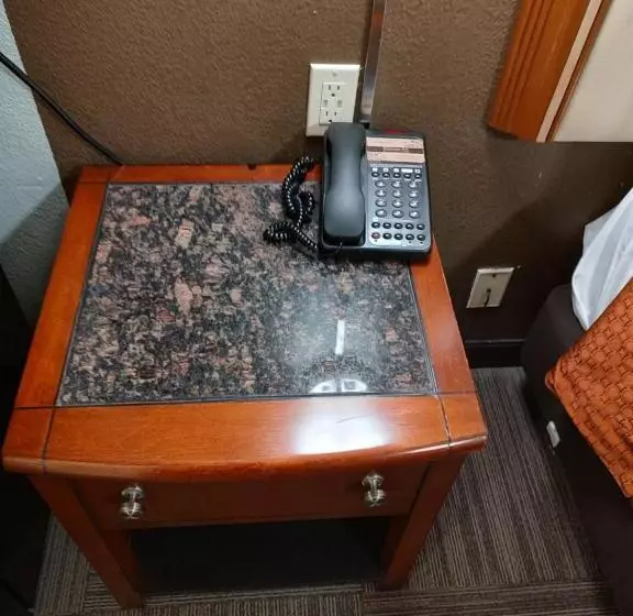 מוטל Economy Inn Richmond