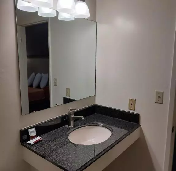 מוטל Economy Inn Richmond