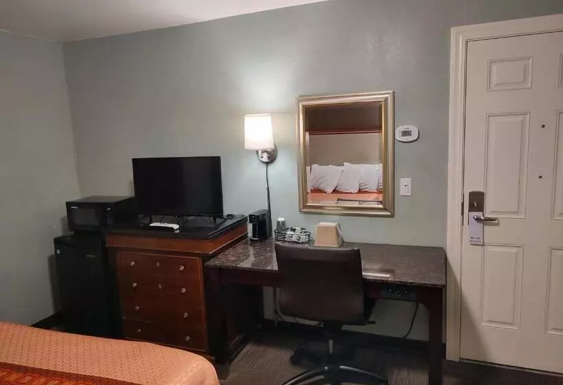מוטל Economy Inn Richmond