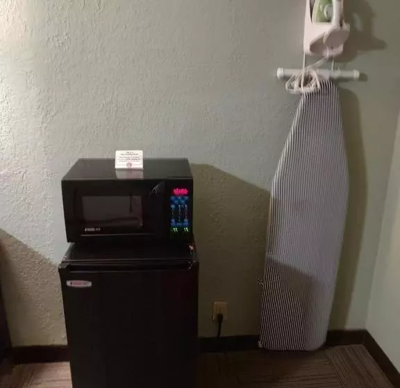 מוטל Economy Inn Richmond