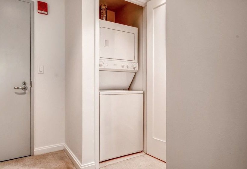 Oakwood At Third Square