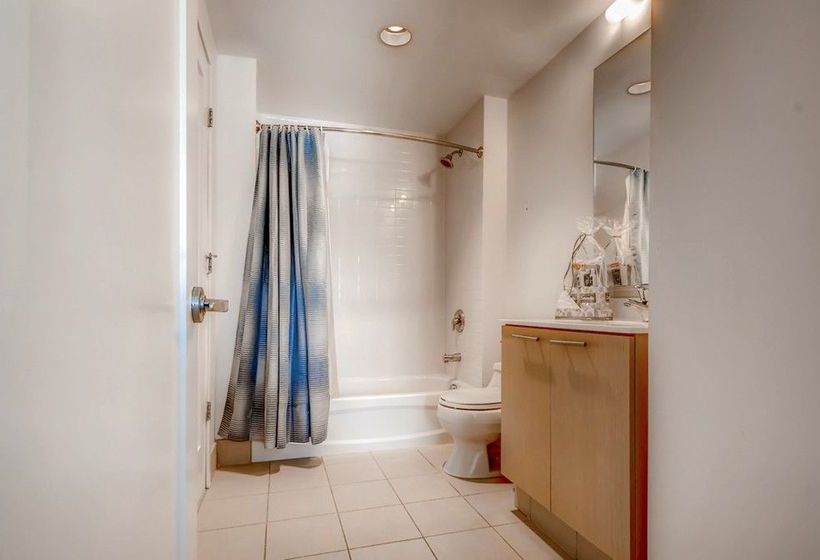 Oakwood At Third Square