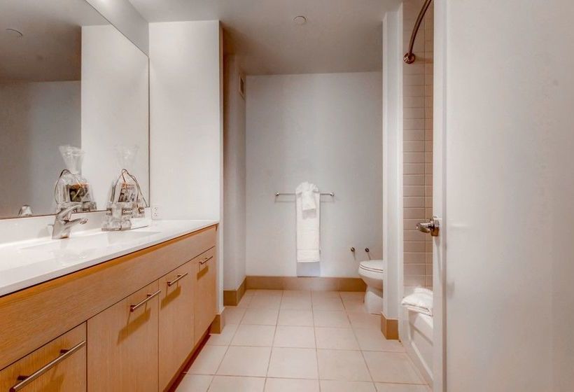 Oakwood At Third Square