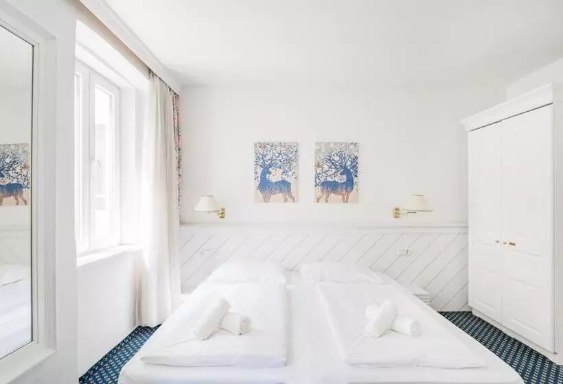 Self Check In Hotel Adlon