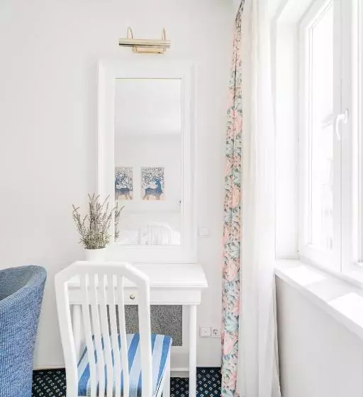 Self Check In Hotel Adlon