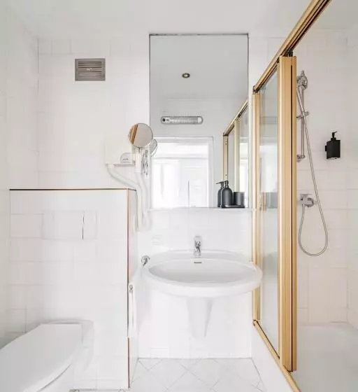 Self Check In Hotel Adlon