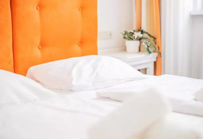 Self Check In Hotel Adlon