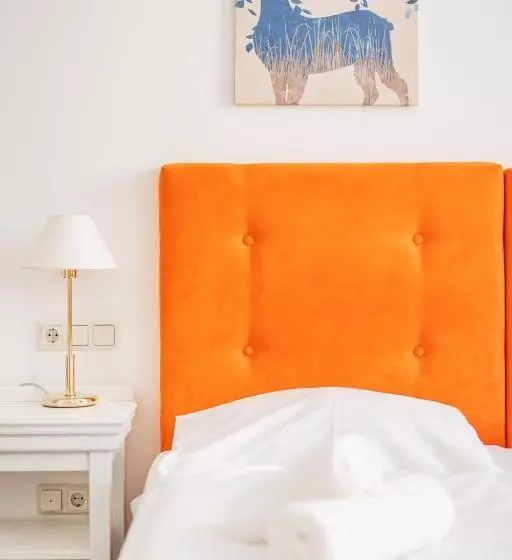 Self Check In Hotel Adlon