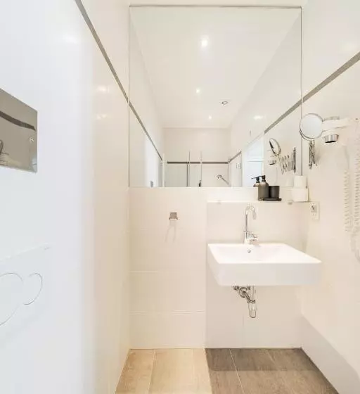 Self Check In Hotel Adlon