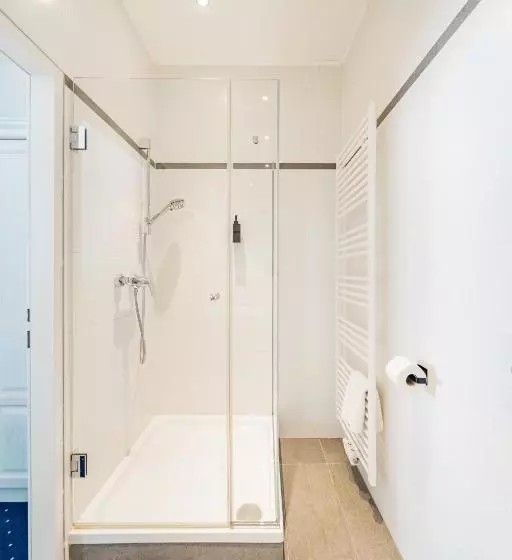 Self Check In Hotel Adlon