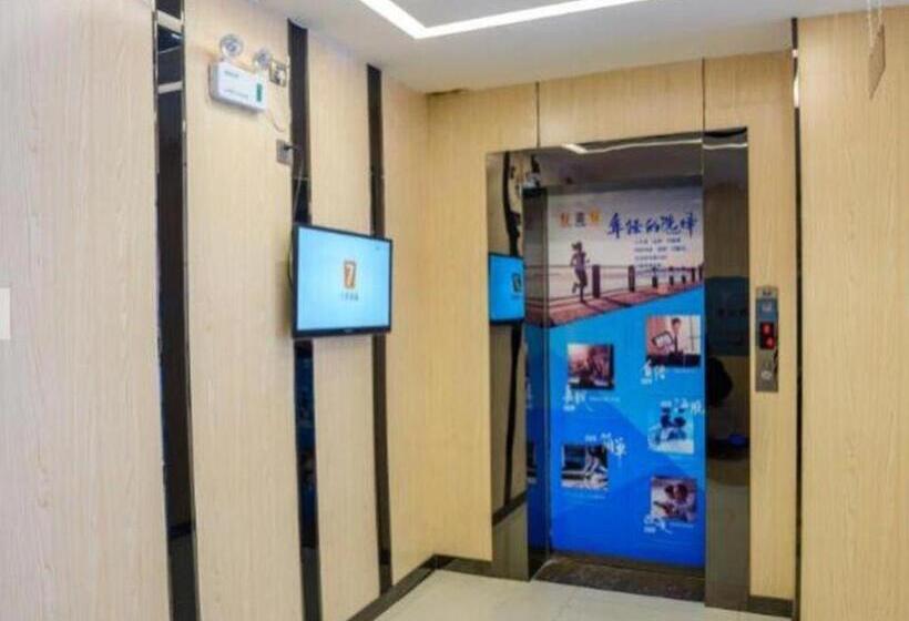 Отель 7 Days Premium Xinhua Train Station Square Branch