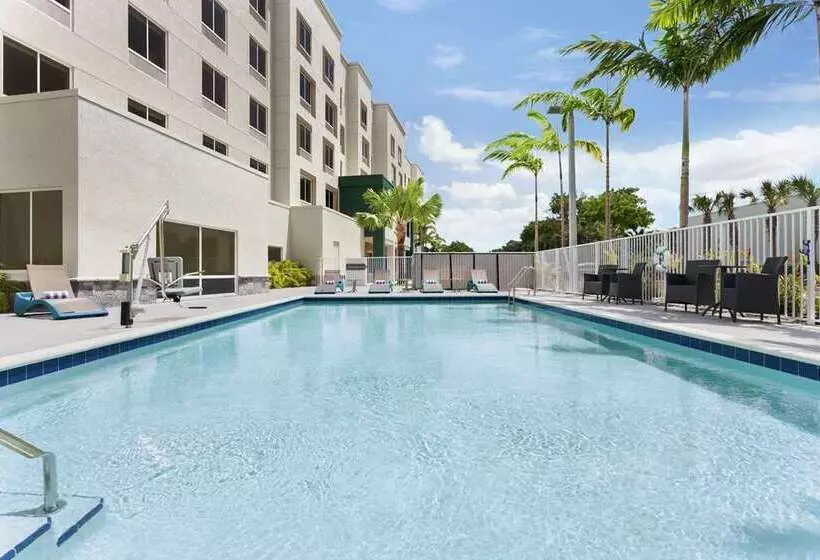هتل Hampton Inn & Suites Miami Kendall