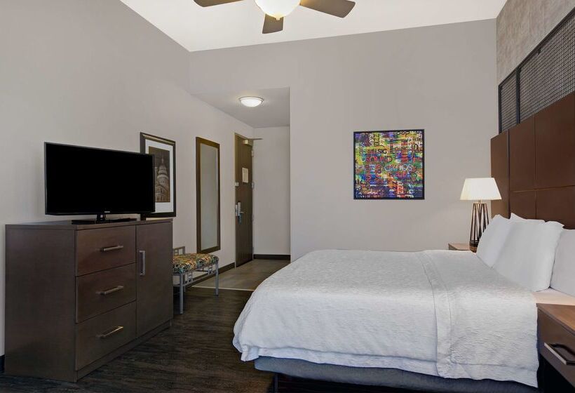 Hampton Inn & Suites Austin @ The University/capitol