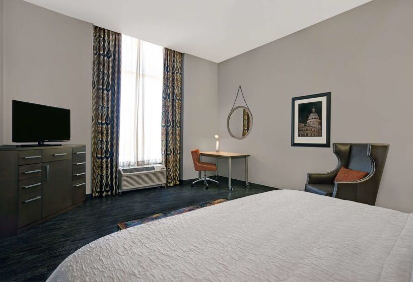 Hampton Inn & Suites Austin @ The University/capitol
