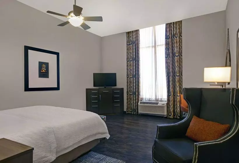 Hampton Inn & Suites Austin @ The University/capitol