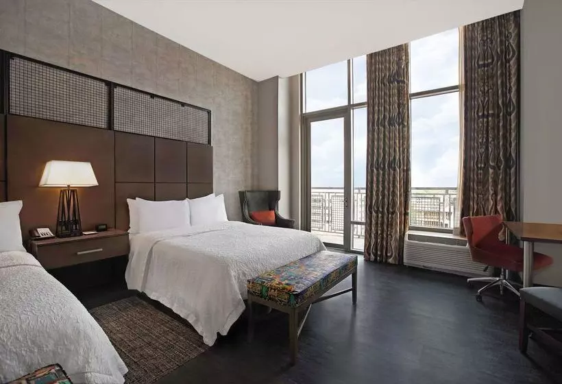Hampton Inn & Suites Austin @ The University/capitol