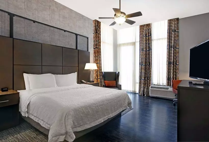 Hampton Inn & Suites Austin @ The University/capitol