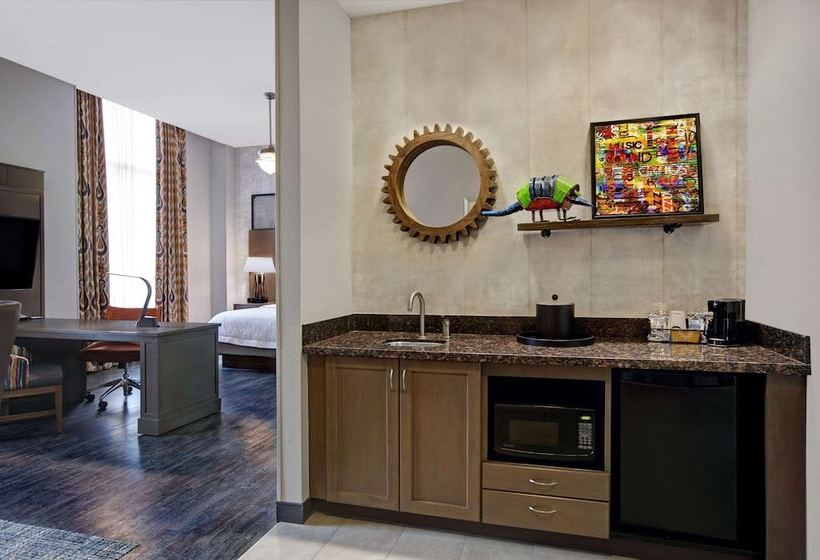 Hampton Inn & Suites Austin @ The University/capitol