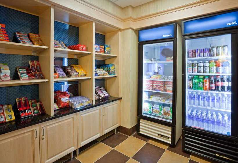 Hampton Inn & Suites Minot Airport