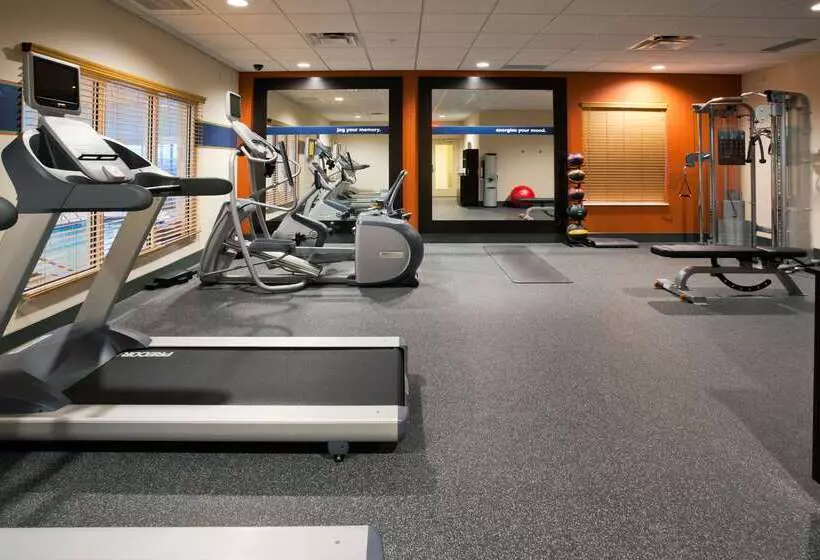 Hampton Inn & Suites Minot Airport