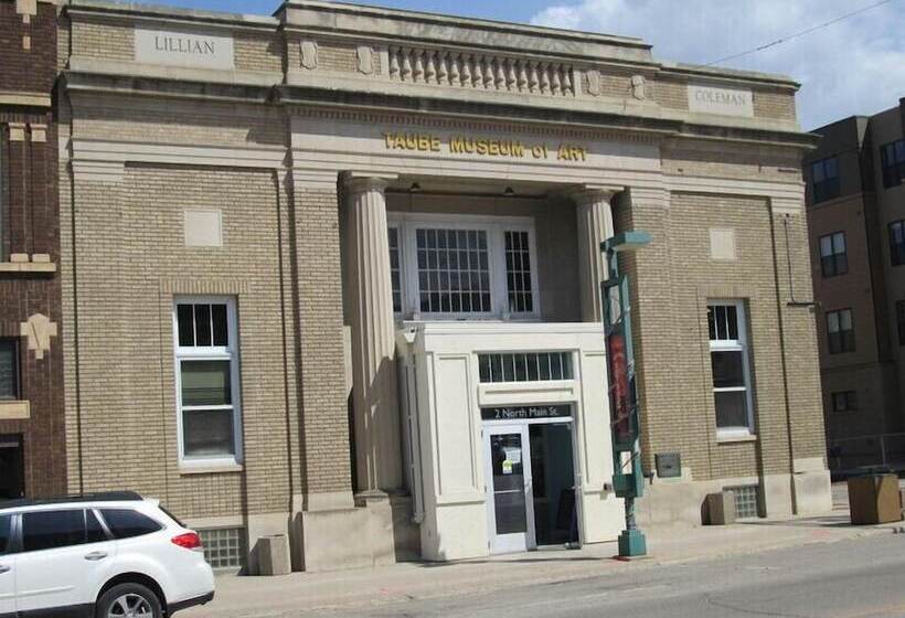 Hampton Inn & Suites Minot Airport