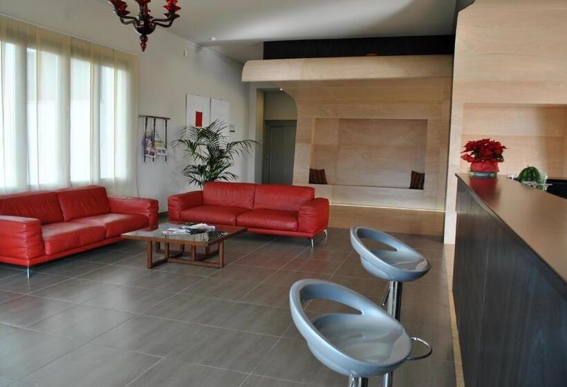 فندق Althea Palace