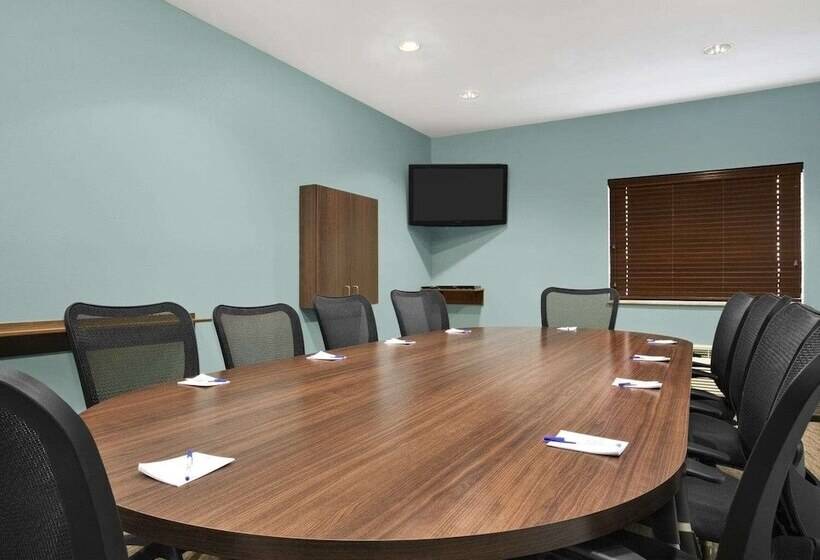 فندق Baymont By Wyndham Minot