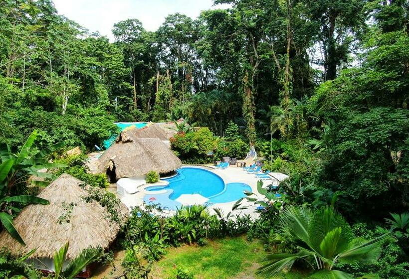 בית מלון כפרי Cariblue Beach and Jungle Resort